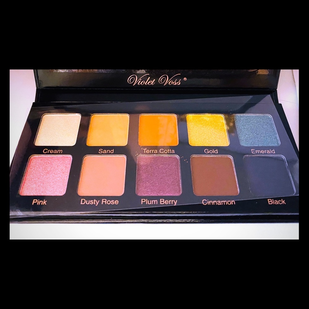 Violet Voss Essentials Eyeshadow Palette